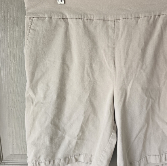 Talbots Bermuda Shorts Sz 16 Pull On Women Beige Casual - Picture 5 of 9